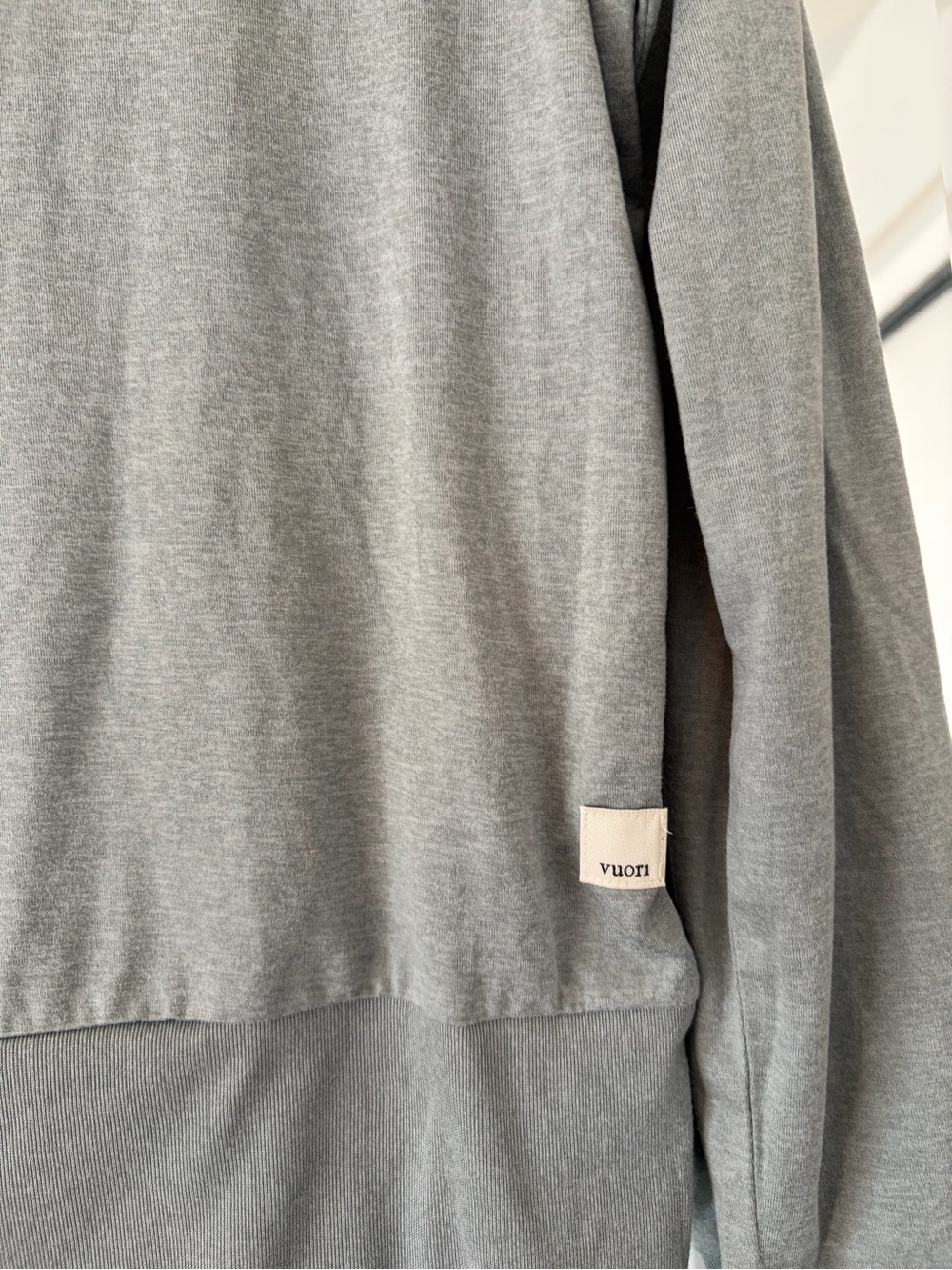 Vuori Daydream Crew T-Shirt Long Sleeve Light Heather Grey size Small - Picture 2 of 4